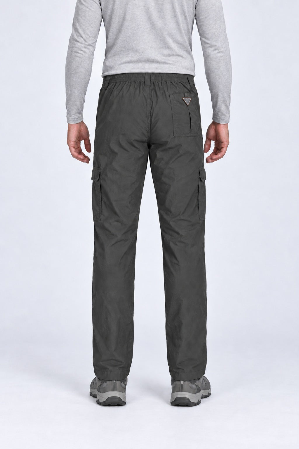 Calça Explorer Masculina com Elastano – Cinza – de costas, do peito aos pés