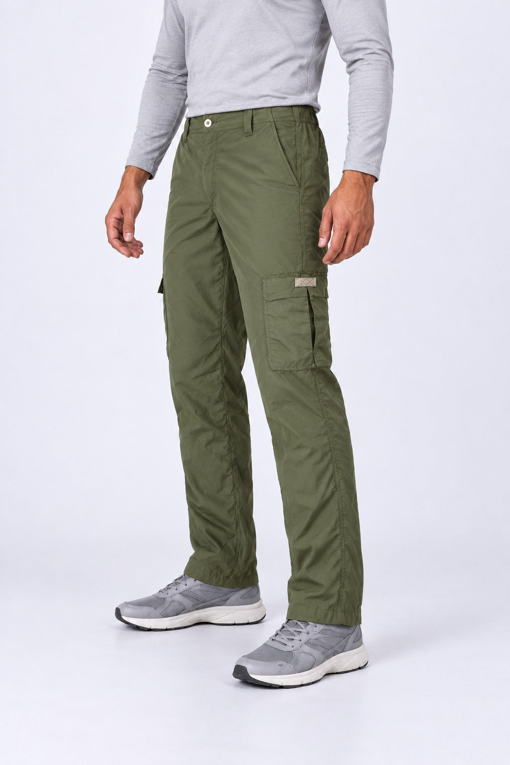 Calça Explorer Masculina com Elastano – Militar – em 3/4 com o bolso cargo em destaque