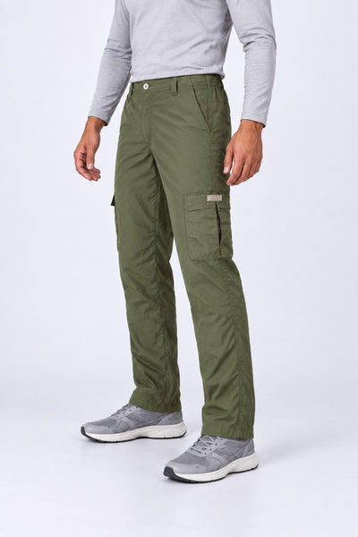 Calça Explorer Masculina com Elastano – Militar – em 3/4 com o bolso cargo em destaque