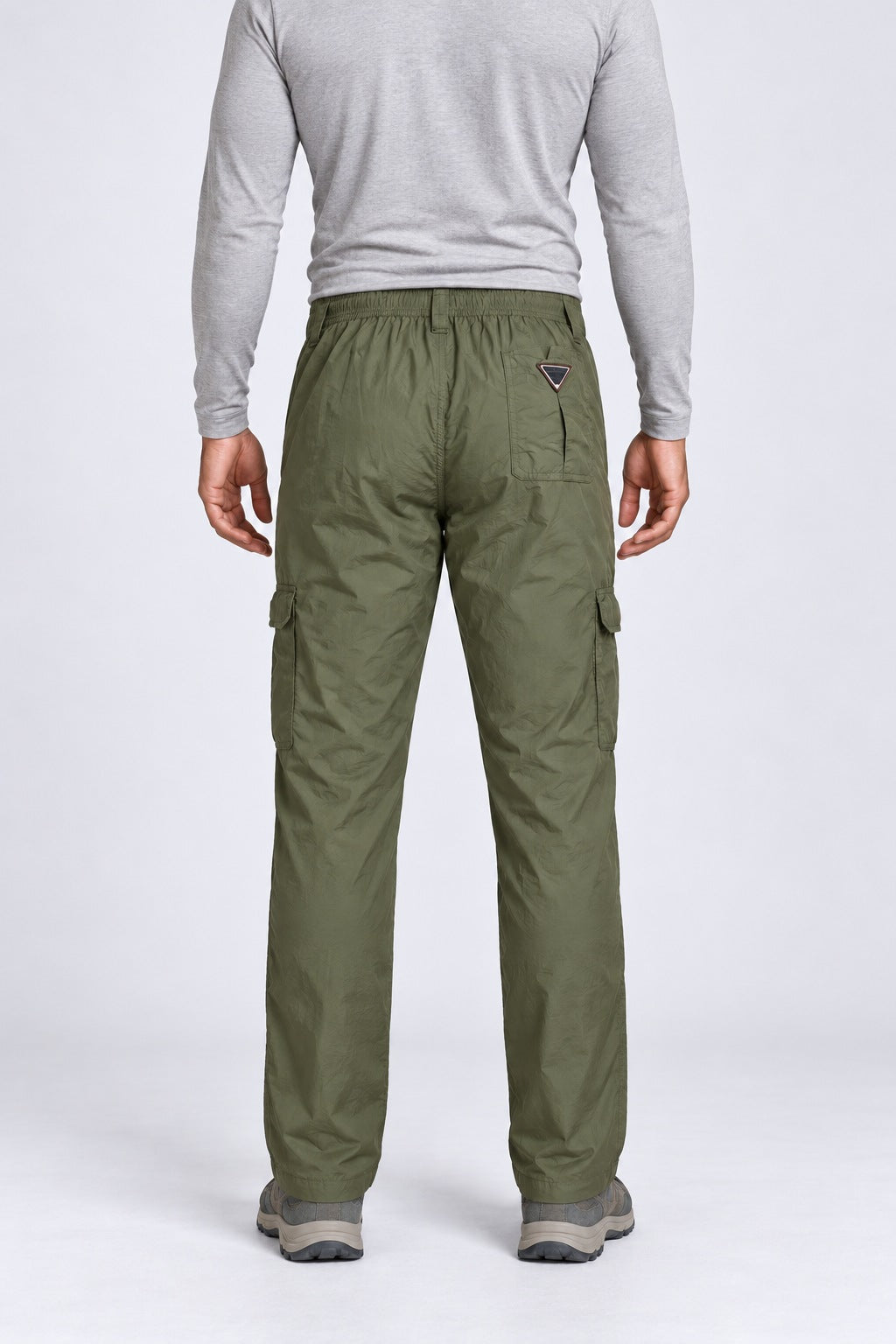 Calça Explorer Masculina com Elastano – Militar – de costas, do peito aos pés