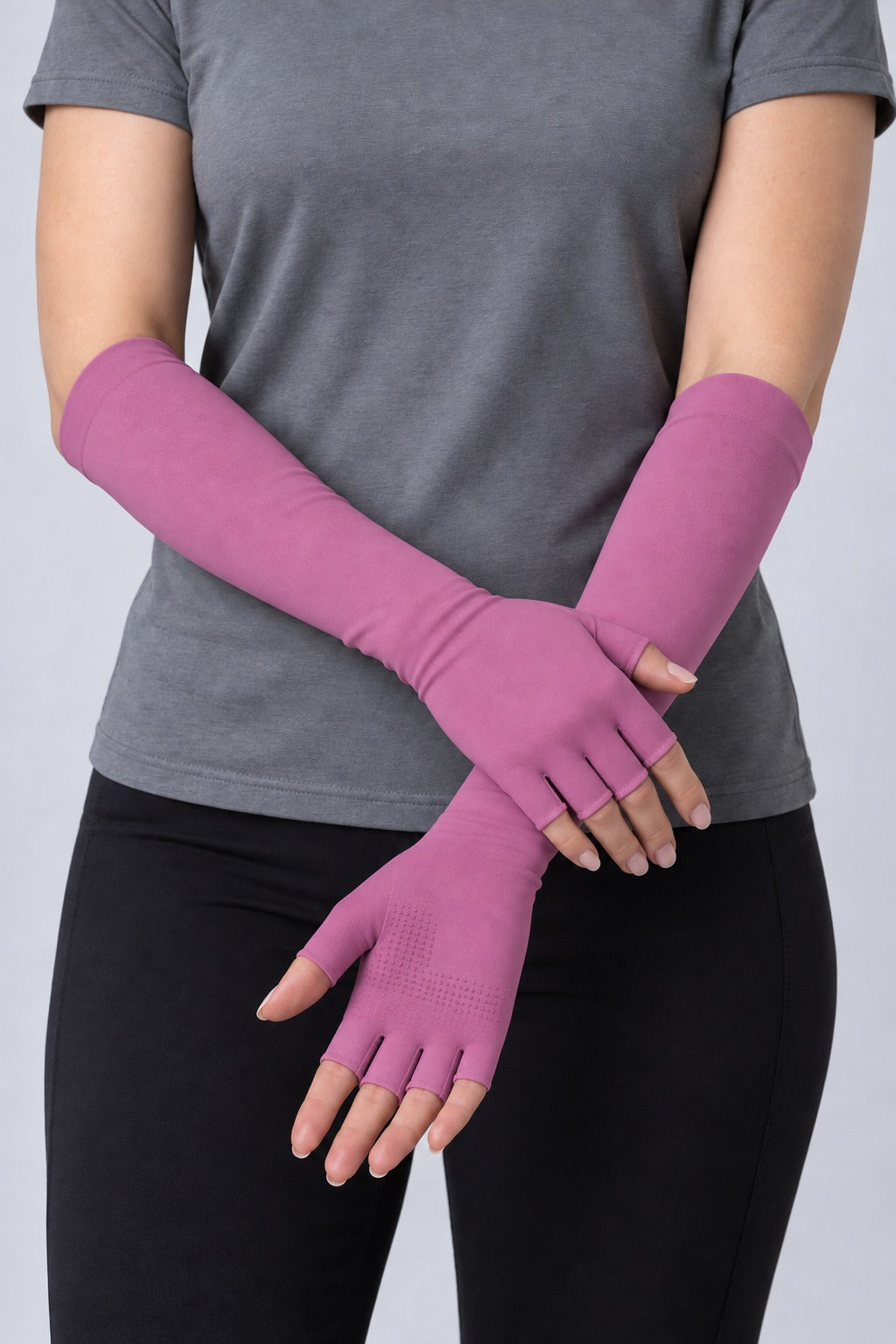 Luva de Performance Cano Longo Unissex – Rosa – nas mãos